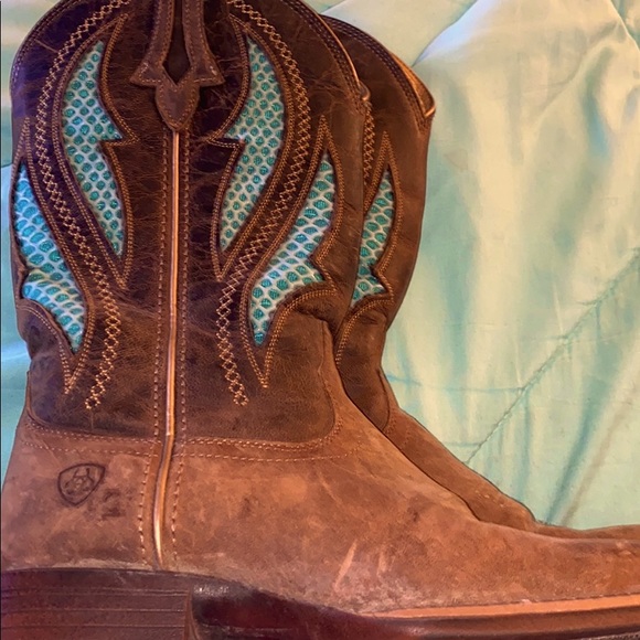 Brand NEW ARIAT BOOTS!! I only wore 3 times!! - Picture 5 of 5